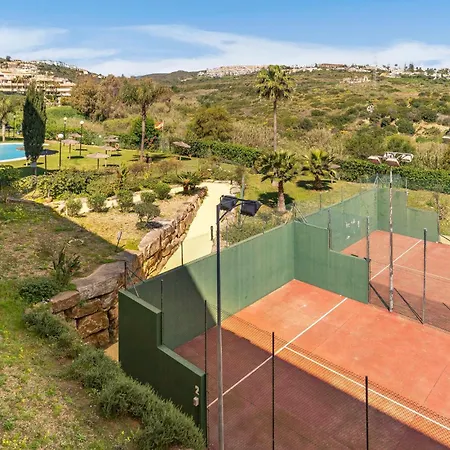 Hills Duquesa Apartment